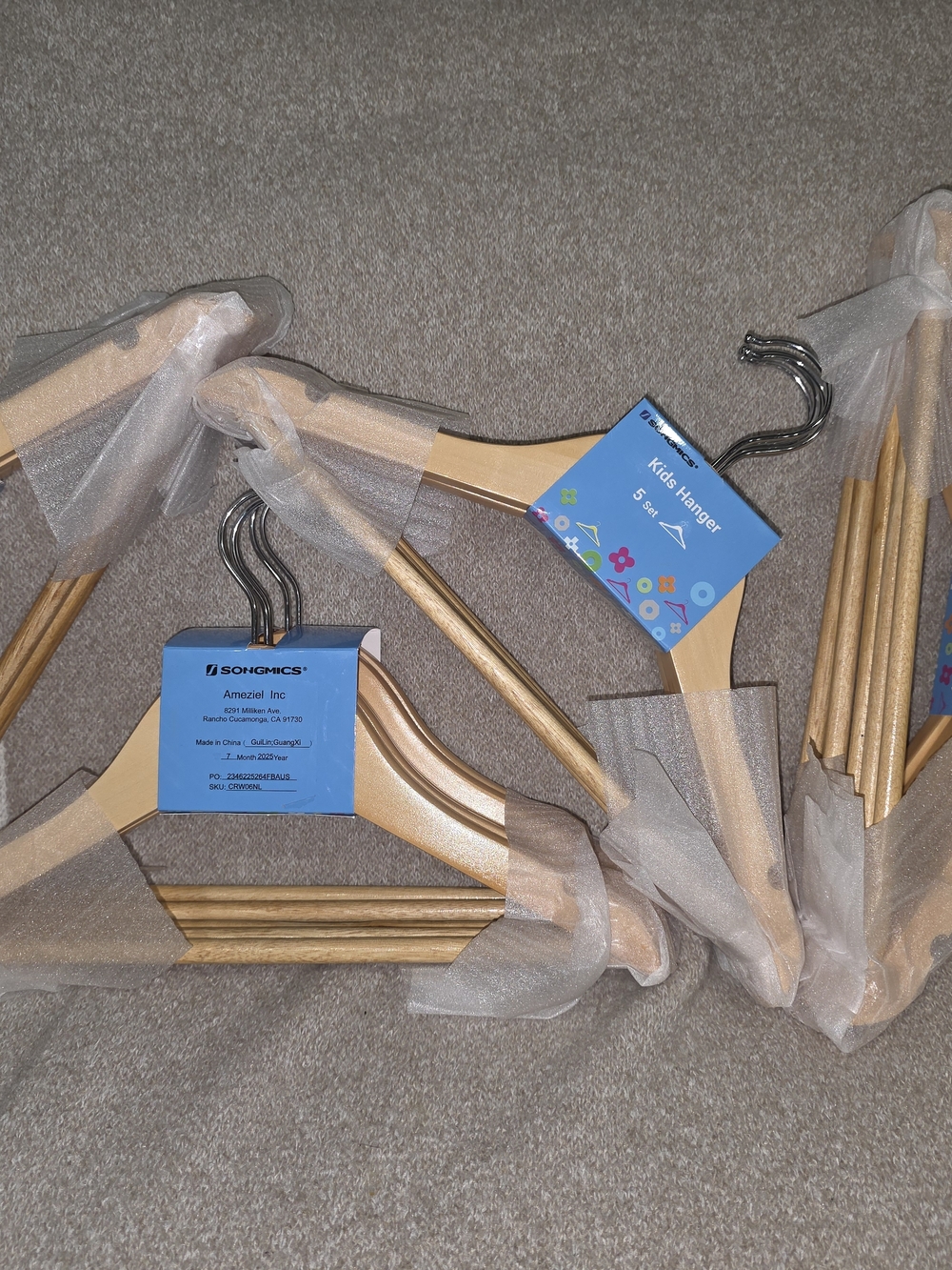 Premium Wooden Hangers 20 Pack Non-Slip Kids Clothes Hangers w/360° Swivel Hook - Picture 4 of 6